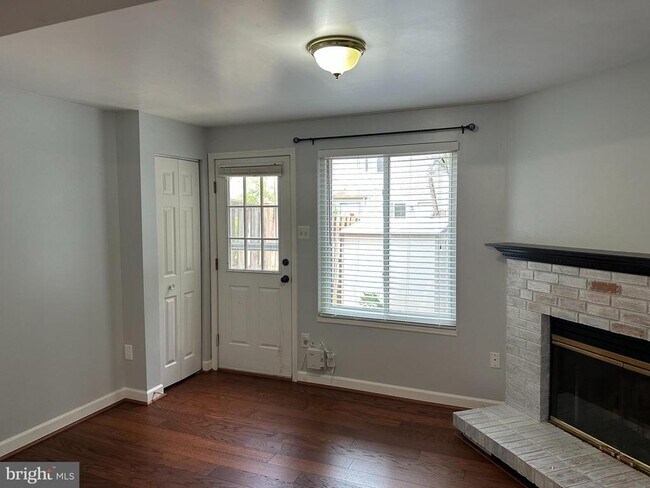 Building Photo - 8540 Golden Ridge Ct