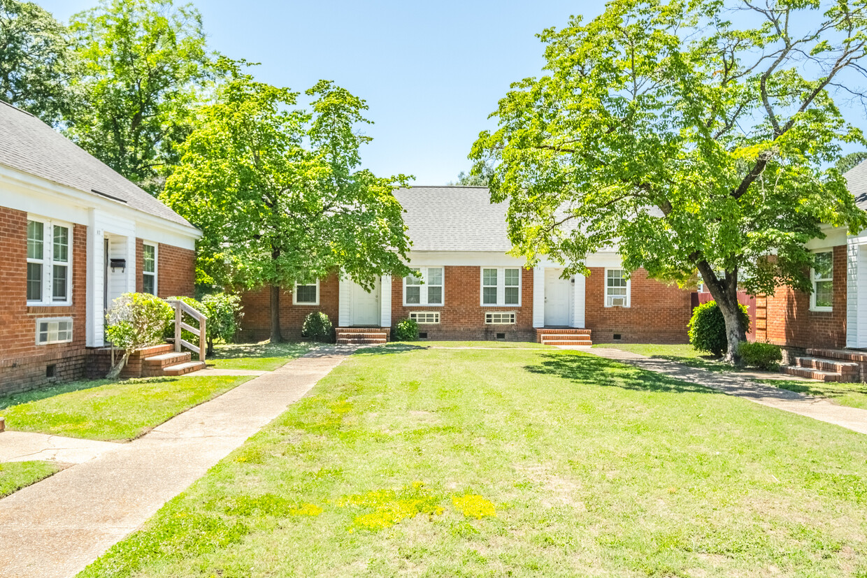 Primary Photo - Evergreen Apartments