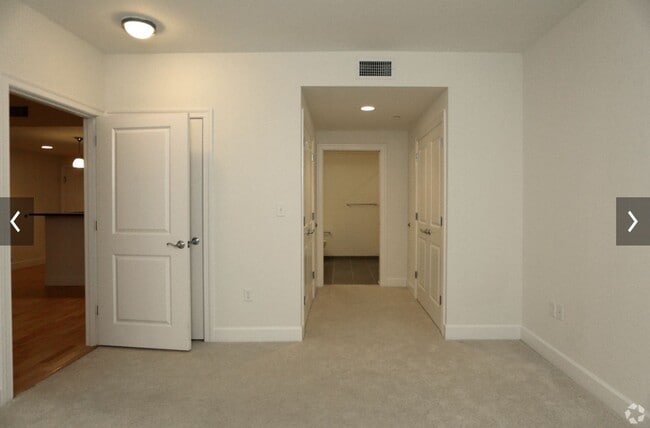 Building Photo - 21 Fair Oaks St