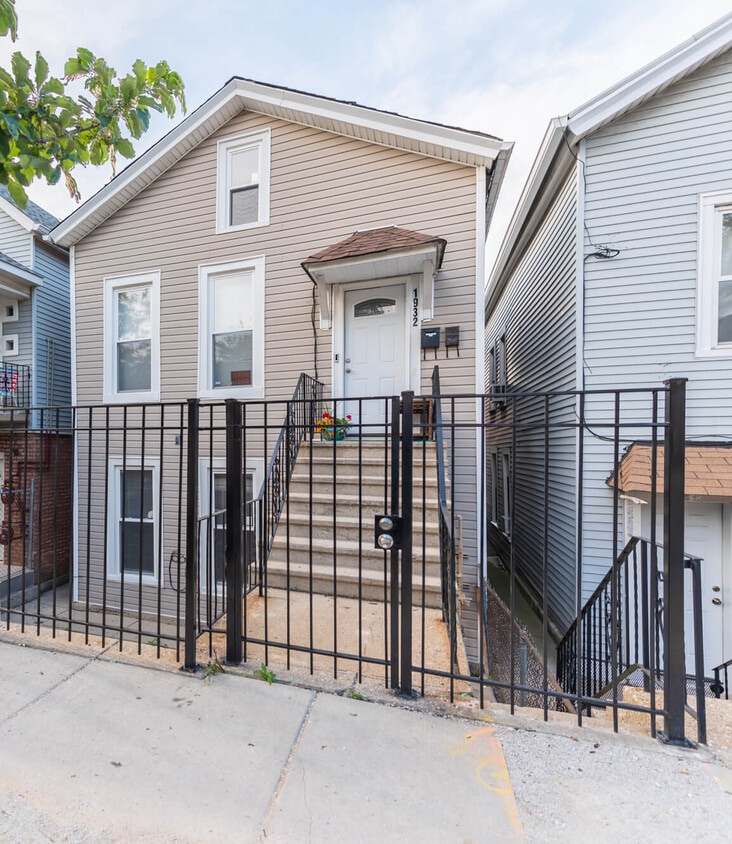 Primary Photo - 1932 W 22nd Pl