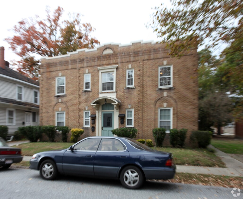 Building Photo - 603 Simpson St