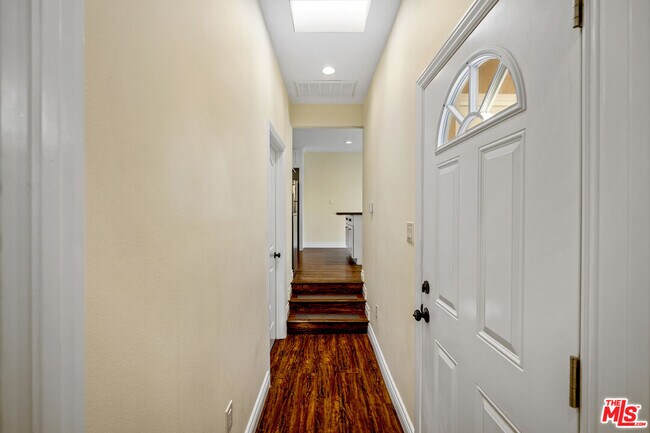 Building Photo - 4022 1/2 Brunswick Ave-