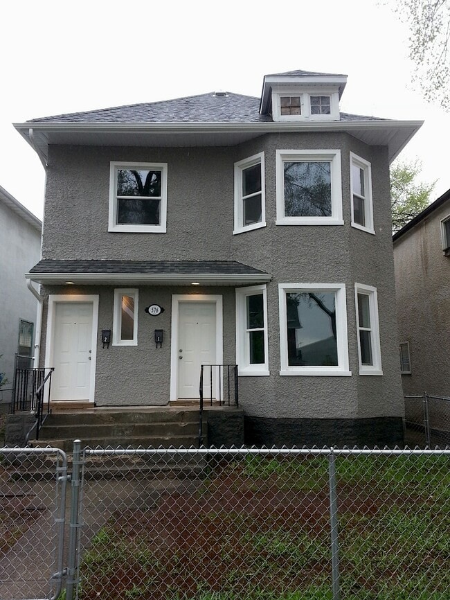 Building Photo - 576-576 College Ave