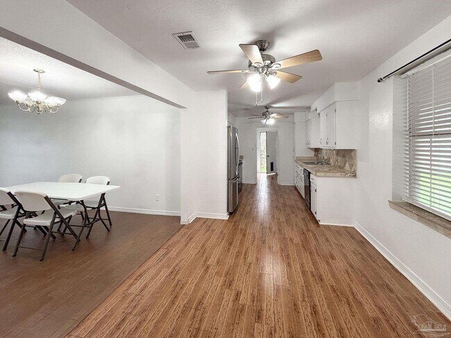 Foto del edificio - 10860 Berryhill Rd
