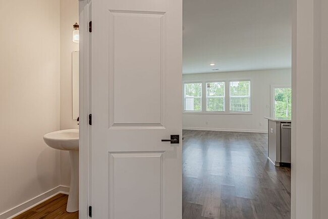 Building Photo - Brand New Townhome in Spartanburg, Pool, D...