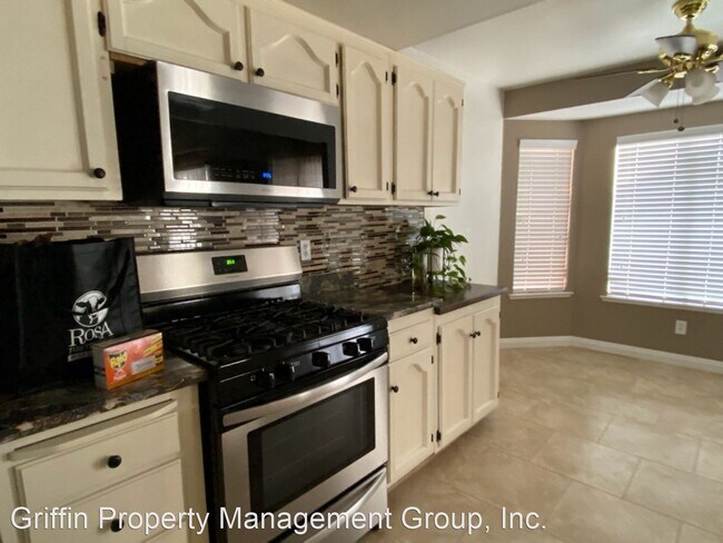 Foto del edificio - 3 br, 2 bath House - 1567 E. Hillcrest Ave