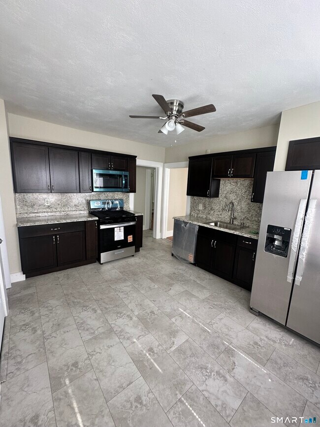 Building Photo - 73 Brooklawn St