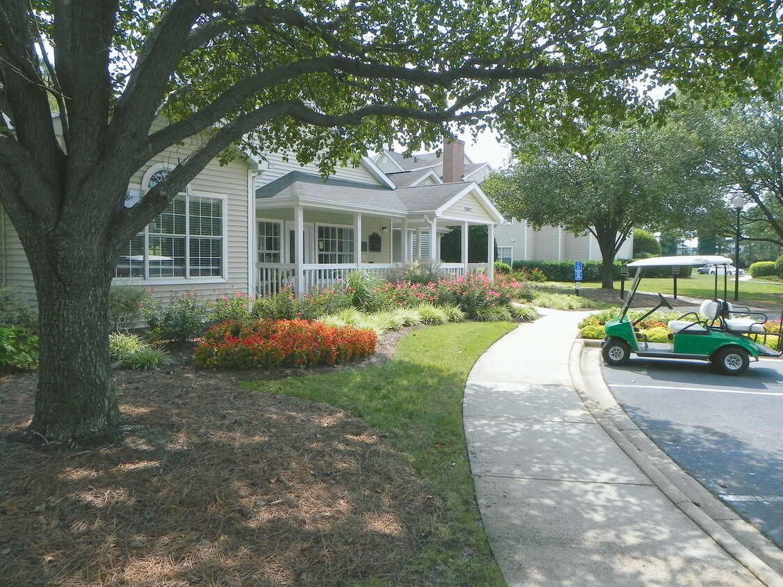 Avenues at Steele Creek Apartments Charlotte, NC