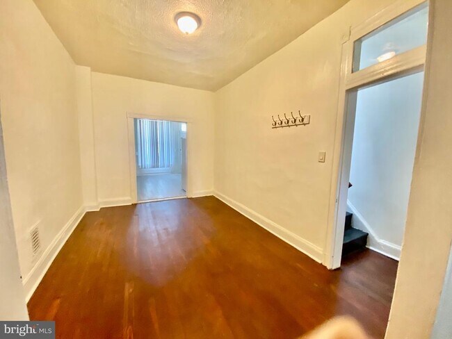 Foto del edificio - 3214 W Belvedere Ave