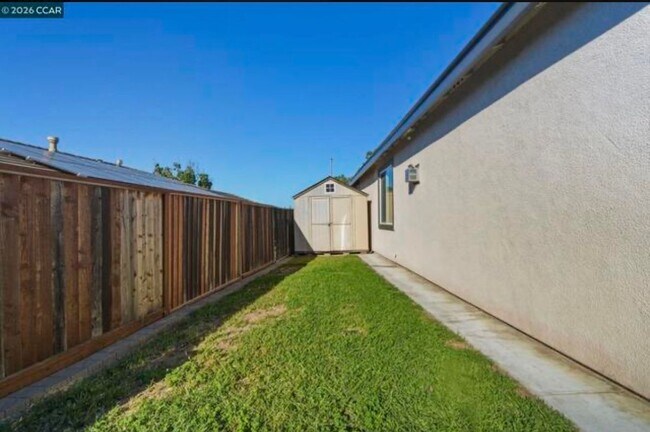 Building Photo - 3042 Barranca Dr