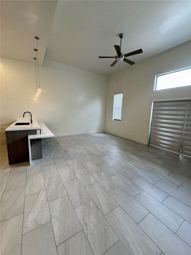 Foto del edificio - 891 NW 45th Terrace