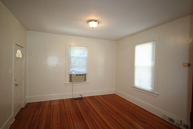 Foto del edificio - 1306 W Chapel Hill St