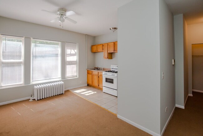Building Photo - 435 E Oakwood Blvd