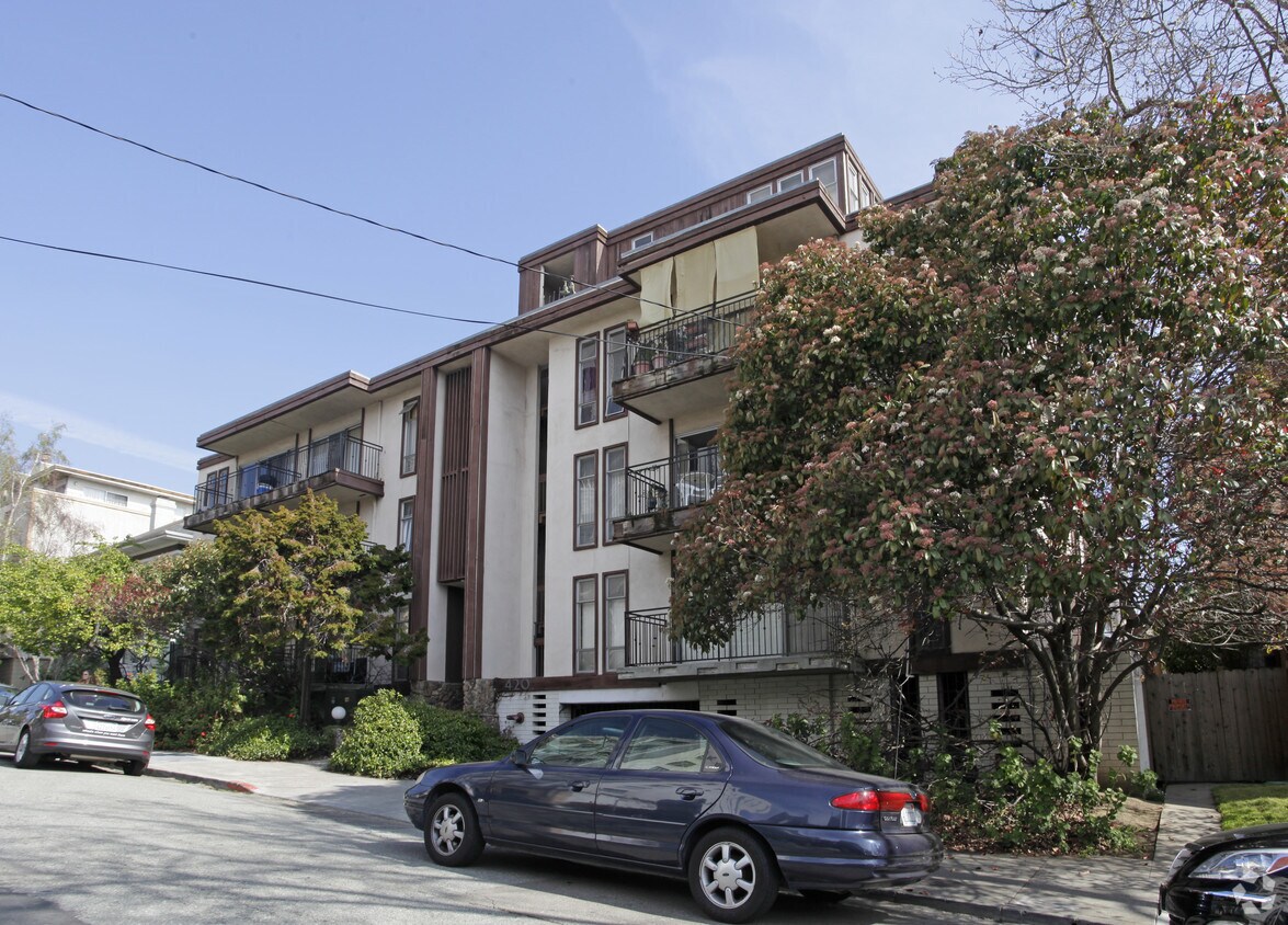 Primary Photo - 420 Bellevue Ave