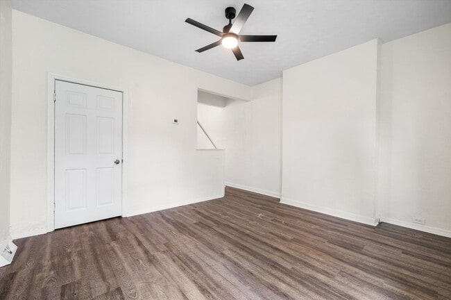 Foto del edificio - 3 bed 1 bath - newly updated, central air,...