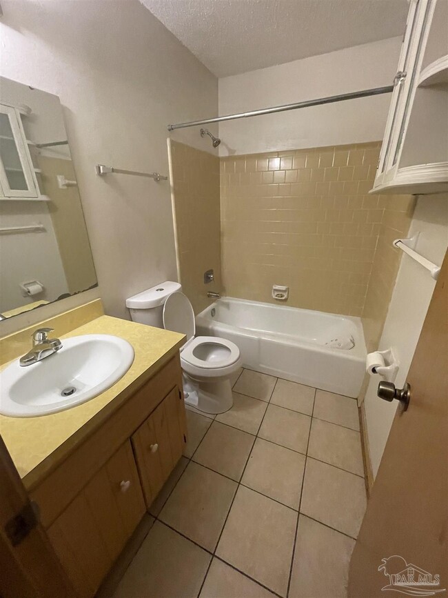 Foto del edificio - 1453 E Johnson Ave