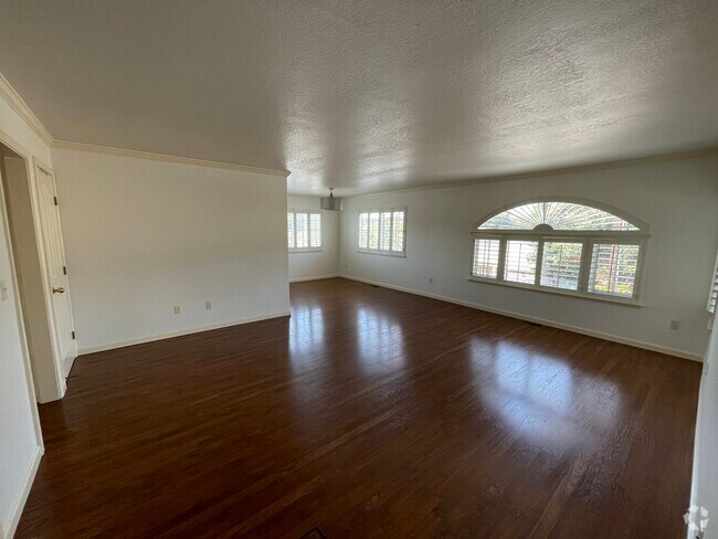 Building Photo - 108 Powell Avenue