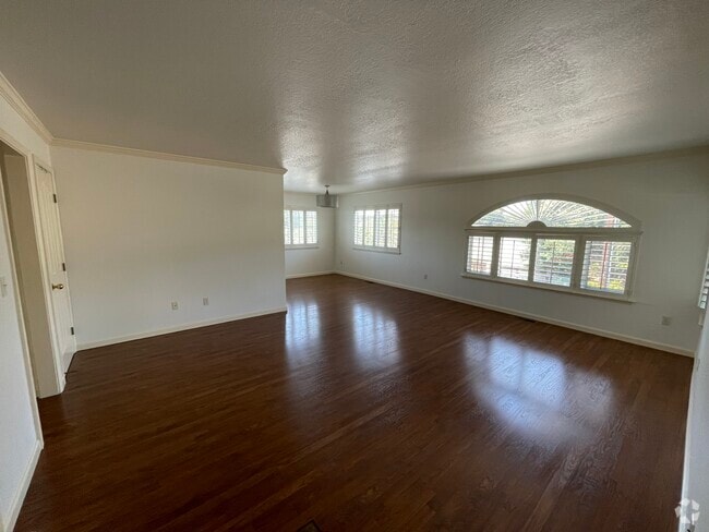 Building Photo - 108 Powell Avenue