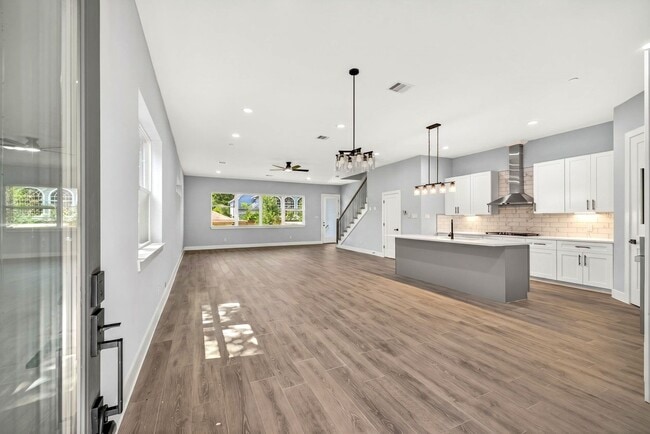 Building Photo - 4517 Larch Ln