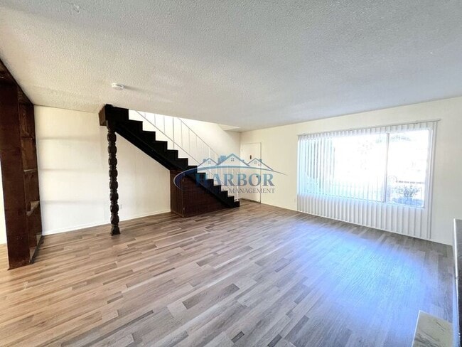 Foto del edificio - 3820 W 242nd St