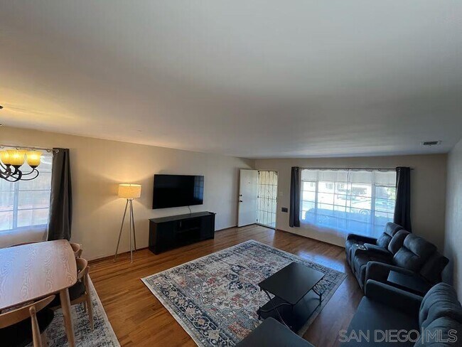 Foto del edificio - 6779 Rosefield Dr