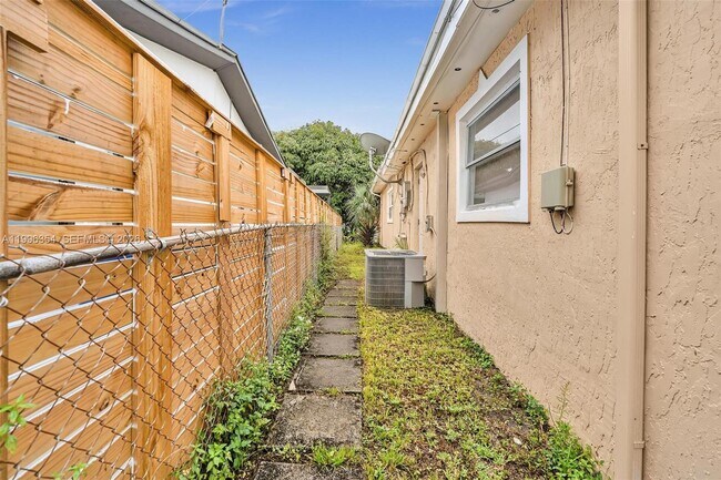 Foto del edificio - 6640 Evergreen Dr