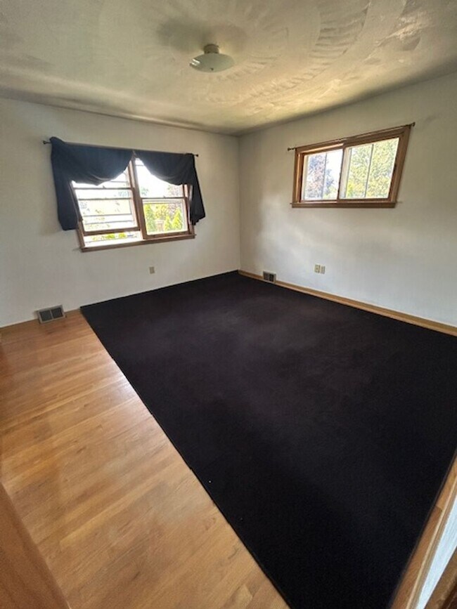 Foto del edificio - 1334 W 28th St