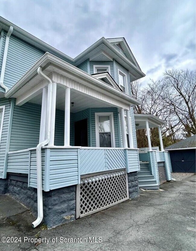 Building Photo - 18 Canaan St