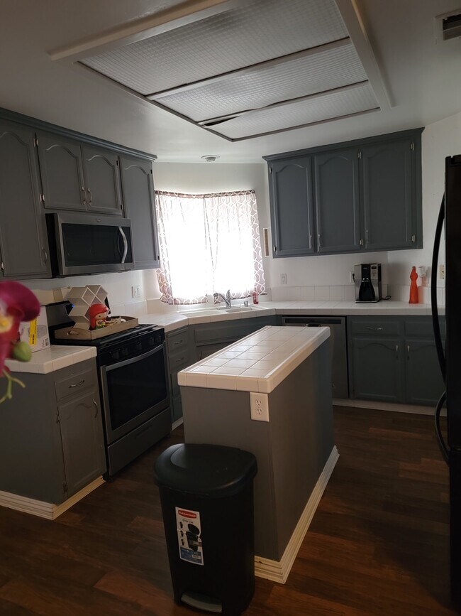 Foto del edificio - 5412 Summer Villa Dr
