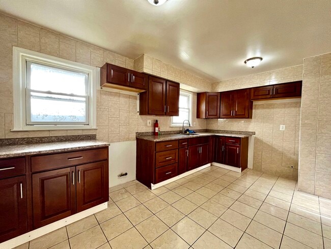 Building Photo - 6401 Granton Ave