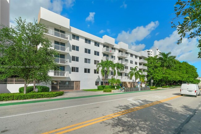 Building Photo - 1666 West Ave