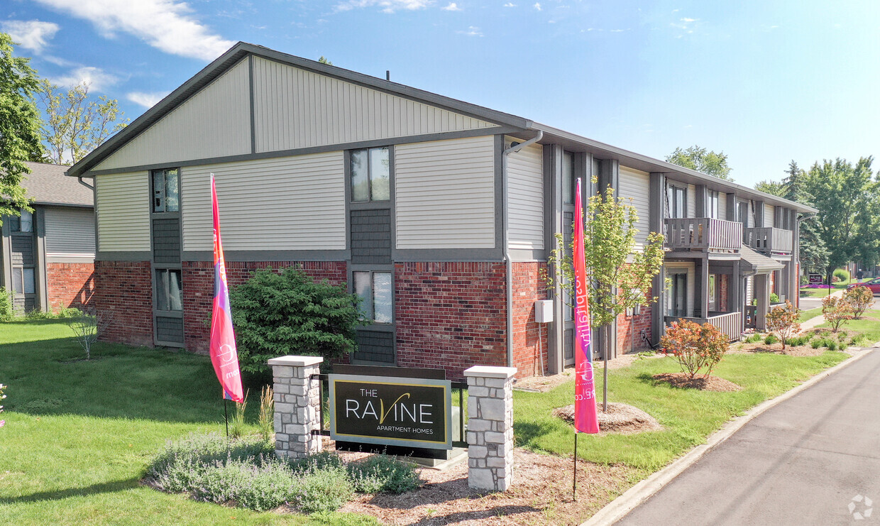 Primary Photo - The Ravine Apartment Homes