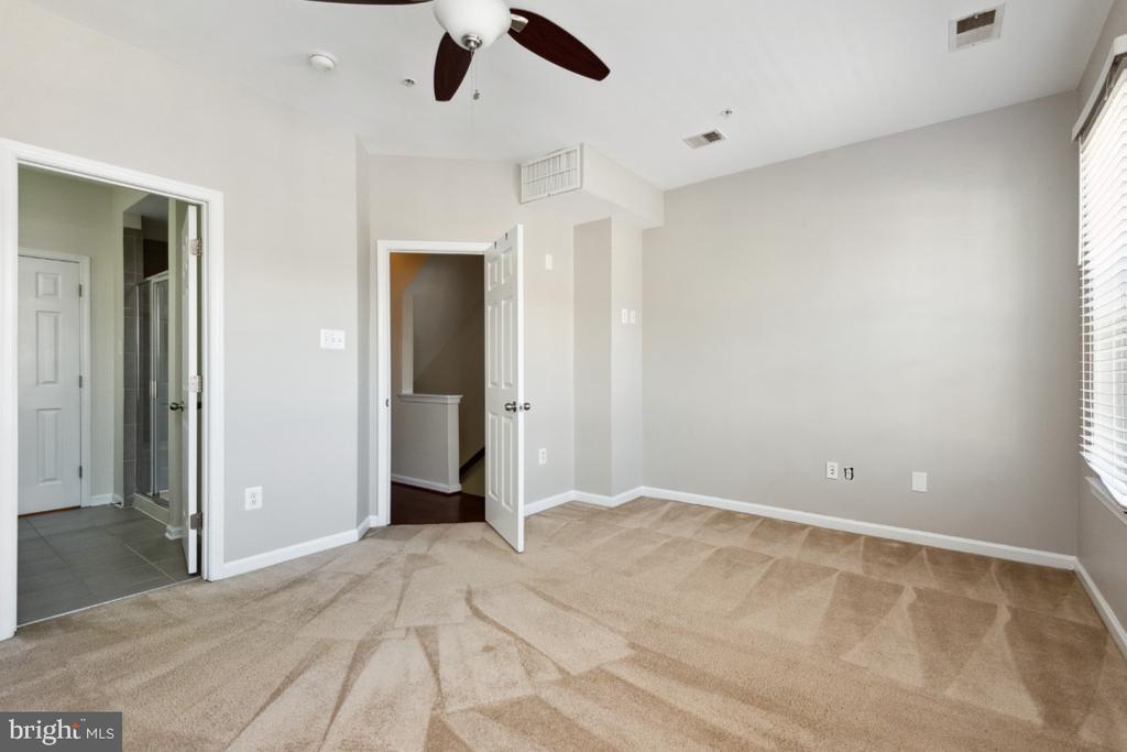 Primary Photo - 7216 Silver Thorn Way