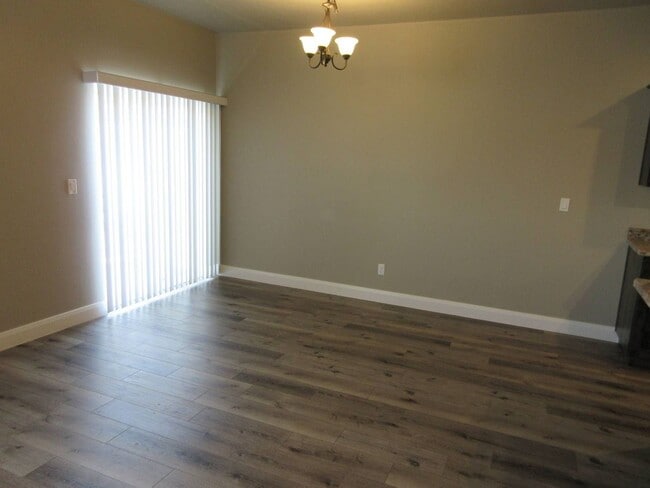 Building Photo - ** Move-in Discount** Newer Town home living in the heart of Cedar City!