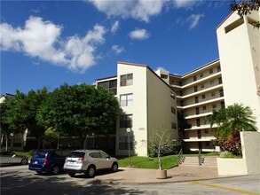 Building Photo - 2309 S Cypress Bend Dr