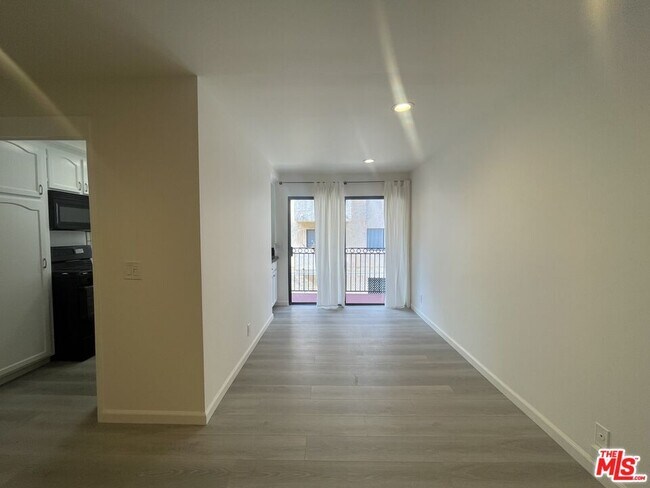 Foto del edificio - 1338 N Sierra Bonita Ave
