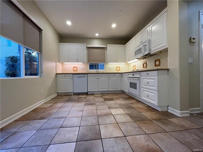 Building Photo - 20 Arborside
