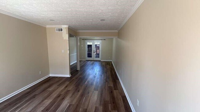 Foto del edificio - 5011 Meadow Ln