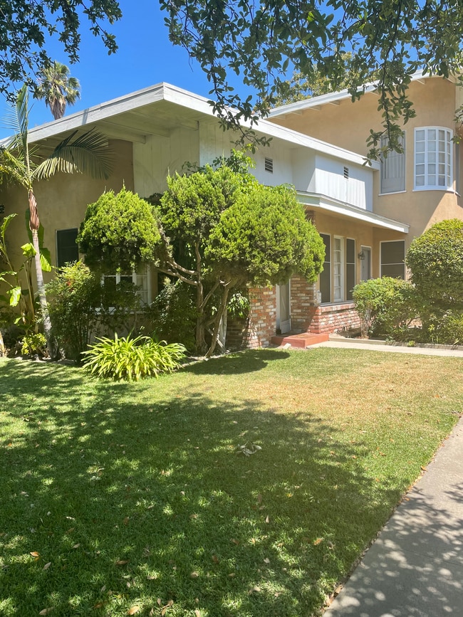 Building Photo - 407 Riverdale Dr