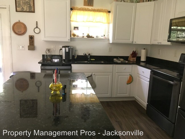 Foto del edificio - 3 br, 2 bath House - 14530 1st Avenue