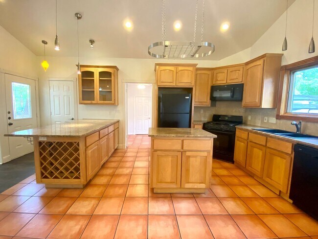Foto del edificio - South Congress- 3/2 House- $3400