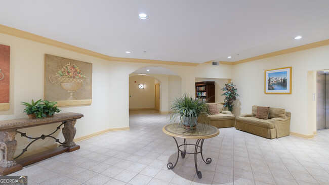 Foto del edificio - 10 Perimeter Summit Blvd