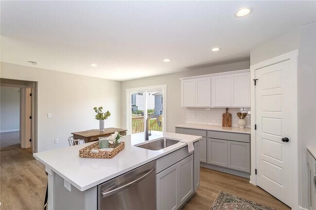 Building Photo - 3055 Worchester Dr