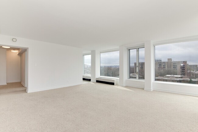 Building Photo - Sunny 1 bedroom condo in SW Waterfront!