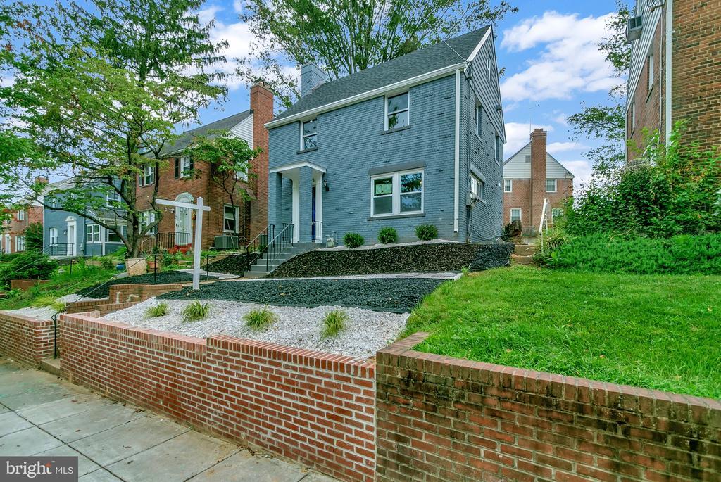 Primary Photo - 6005 New Hampshire Ave NE