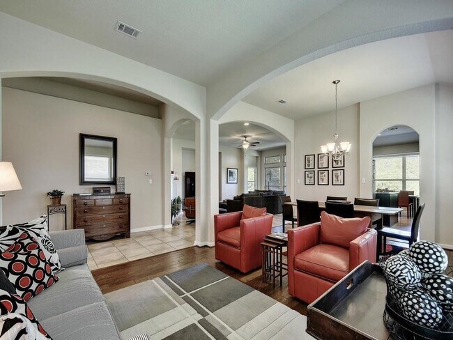 Building Photo - 301 Bellagio Dr