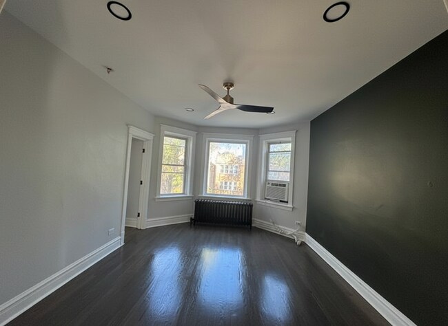 Sala de estar - 736 N Homan Ave