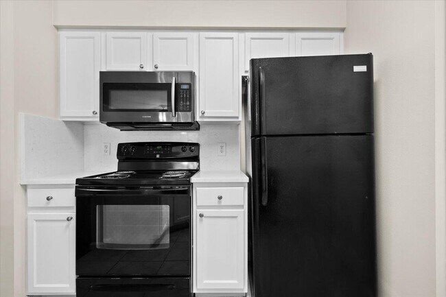 Foto del edificio - 6203 Myrtlewood Cir W