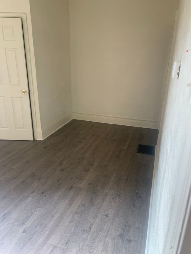 Foto del edificio - 4 bedroom house 2 bathrooms
