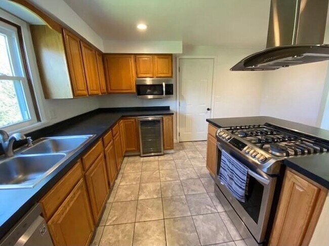 Foto del edificio - 1009 Beechwood Ln